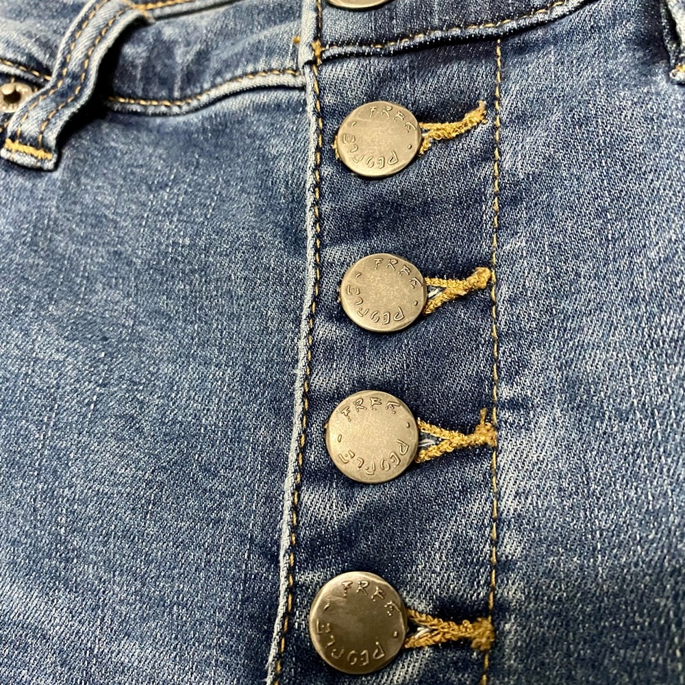 Free People 5 Button‎ Closure Split Front Crop Medium Denim Jeans Womens 28” - Picture 6 of 11